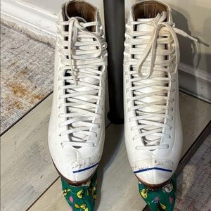 Competitive newly re-bladed figure skates size 6. Reidell Royal